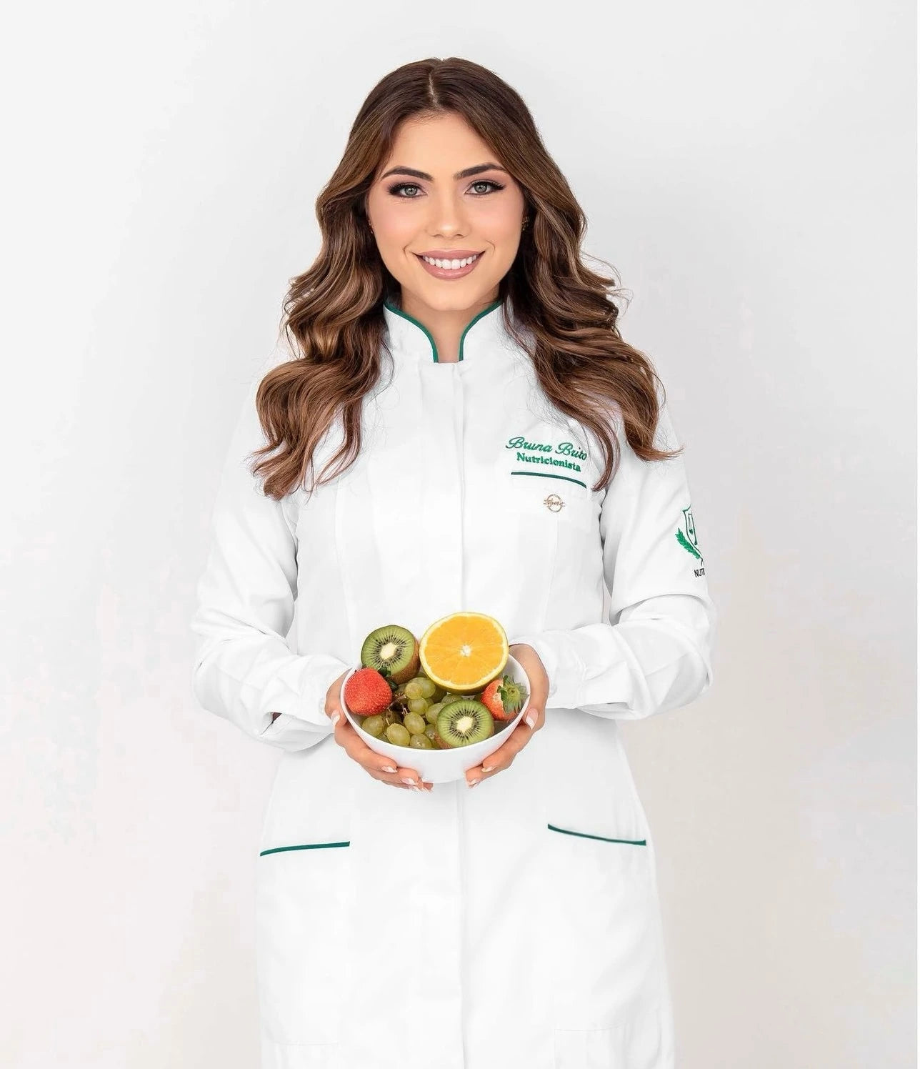 Profissional usando jaleco feminino personalizado